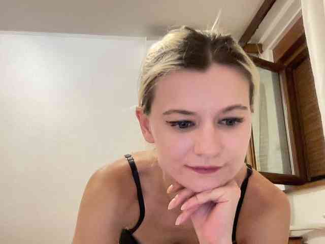 OnikaLove webcam