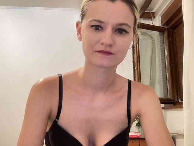 OnikaLove webcam