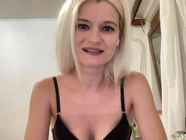OnikaLove webcam