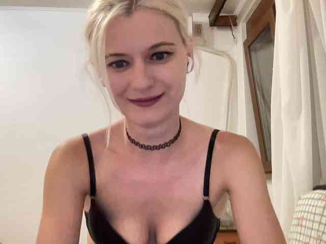OnikaLove webcam
