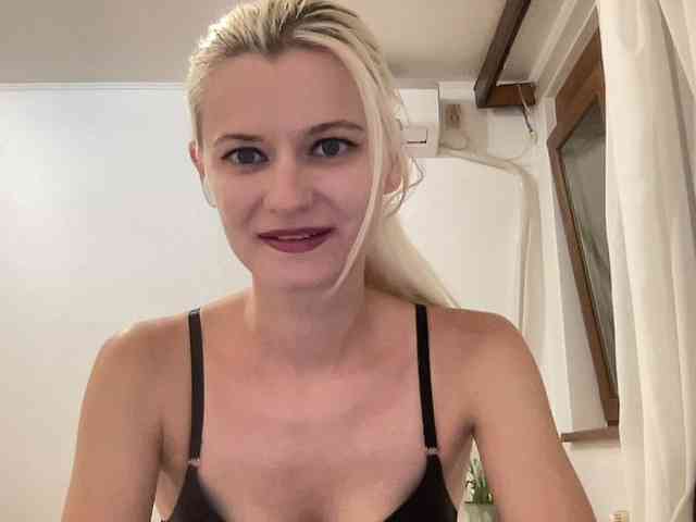 OnikaLove webcam