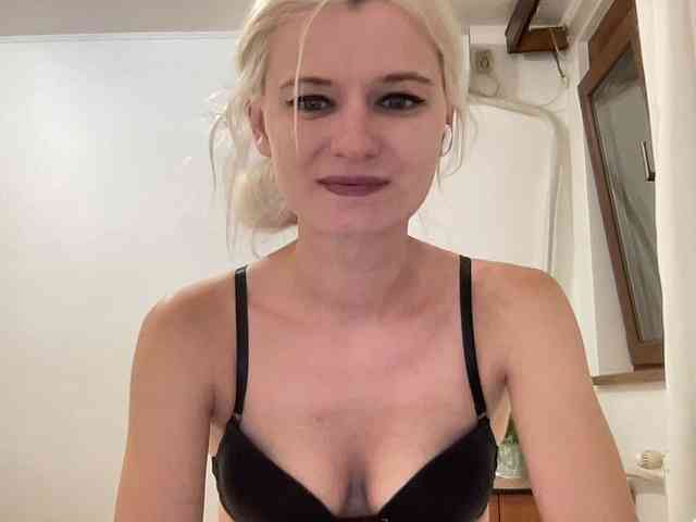 OnikaLove webcam