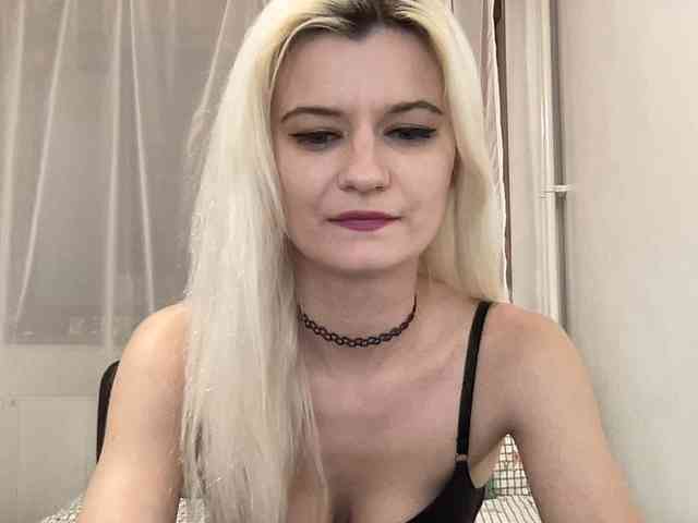 OnikaLove webcam