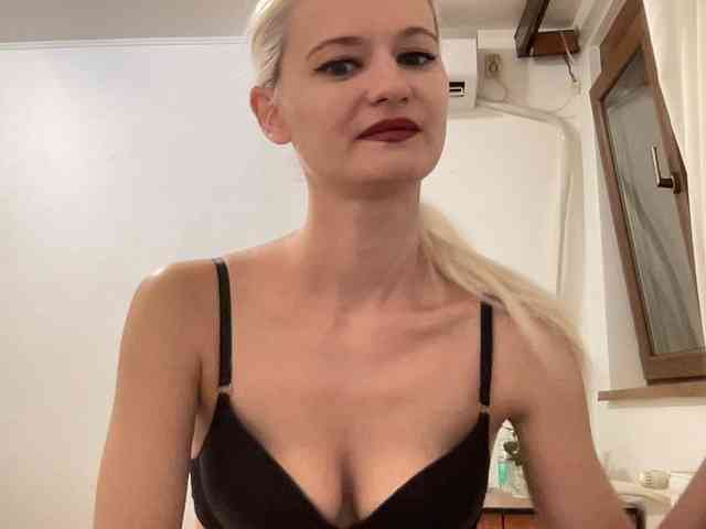 OnikaLove webcam