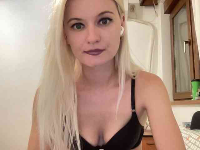 OnikaLove webcam