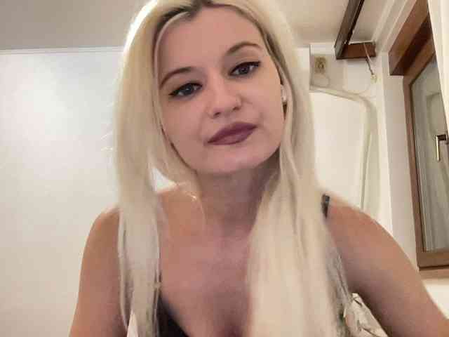 OnikaLove webcam