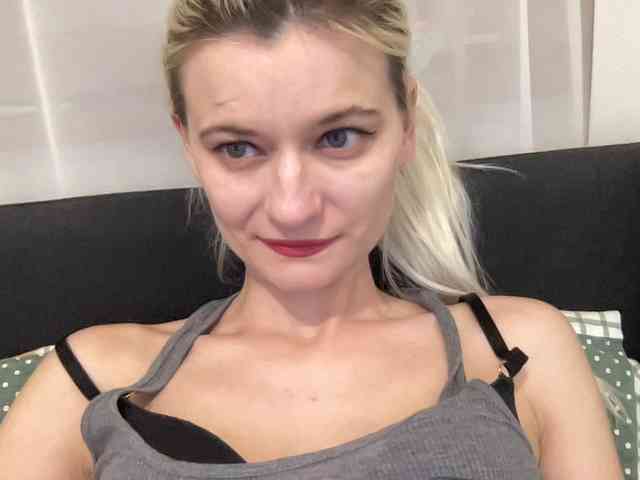 OnikaLove webcam