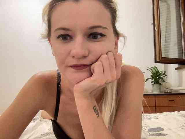 OnikaLove webcam