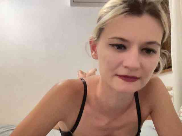 OnikaLove webcam