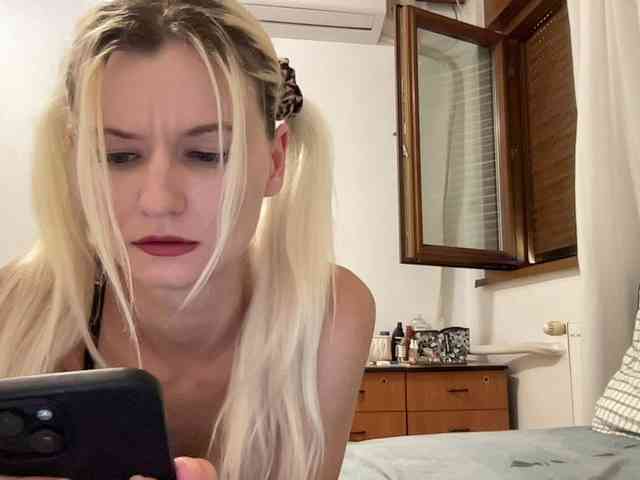 OnikaLove webcam