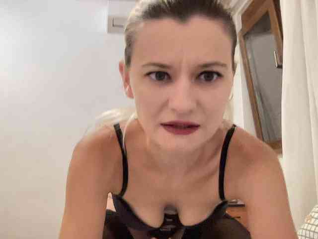 OnikaLove webcam
