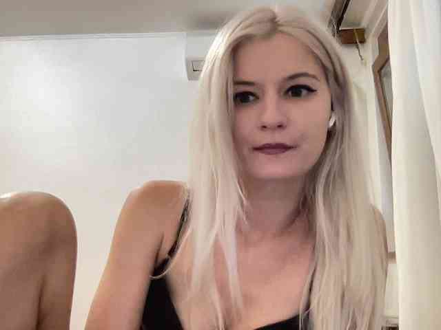 OnikaLove webcam