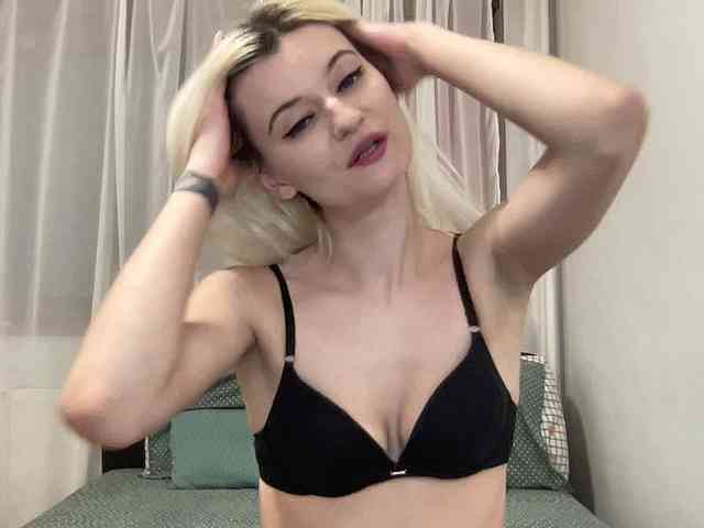 OnikaLove webcam