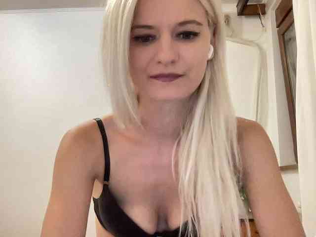OnikaLove webcam