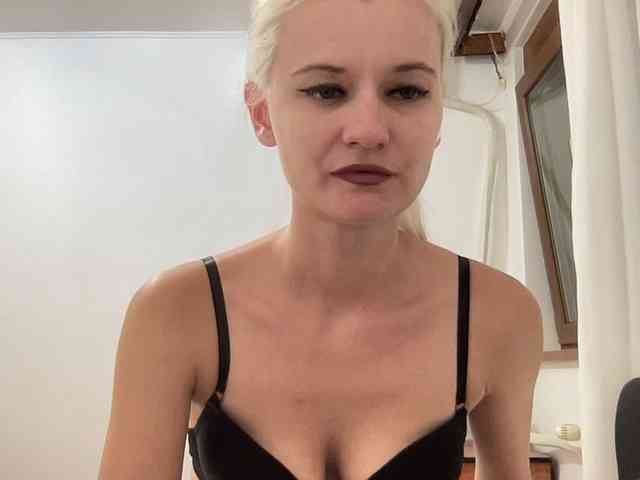 OnikaLove webcam