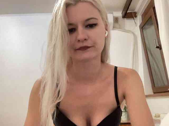 OnikaLove webcam