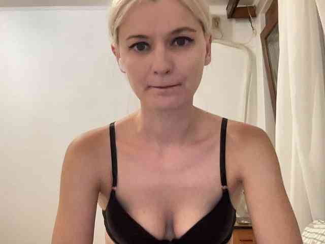 OnikaLove webcam