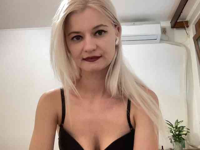 OnikaLove webcam
