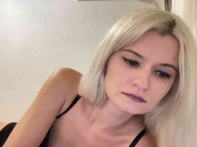 OnikaLove webcam