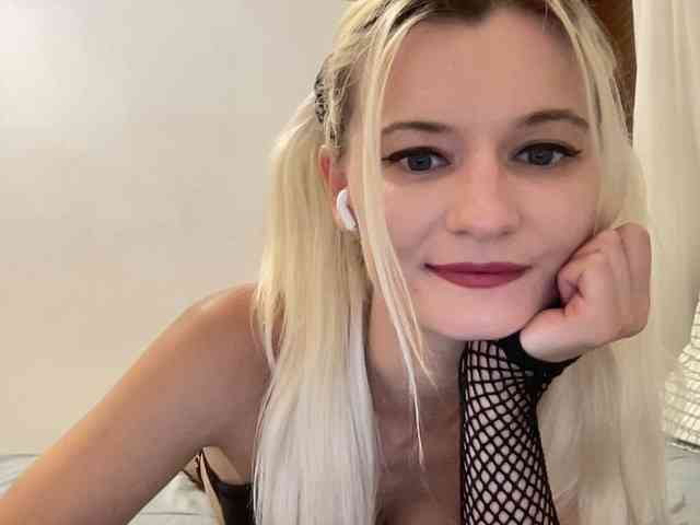 OnikaLove webcam