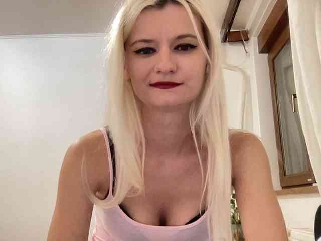 OnikaLove webcam