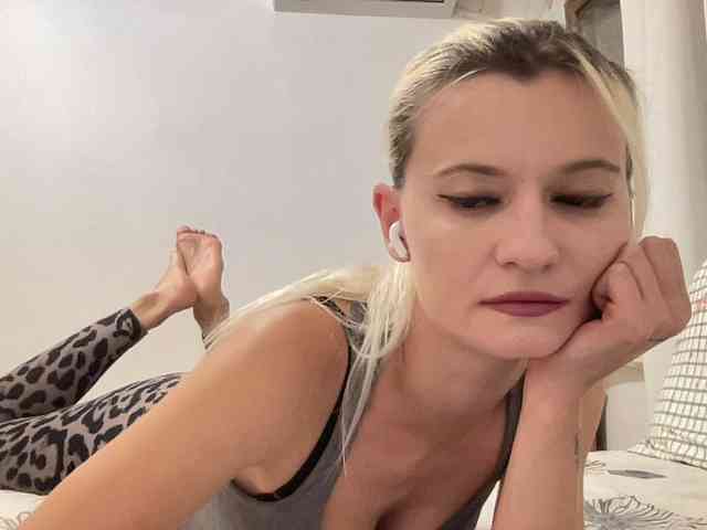 OnikaLove webcam