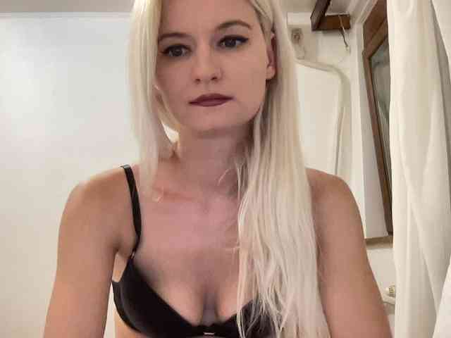 OnikaLove webcam