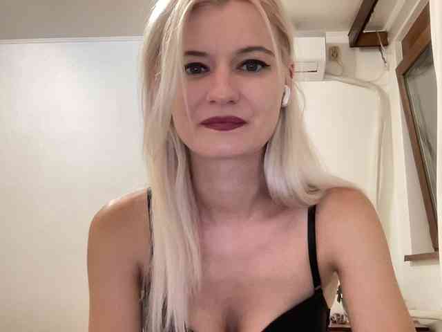 OnikaLove webcam