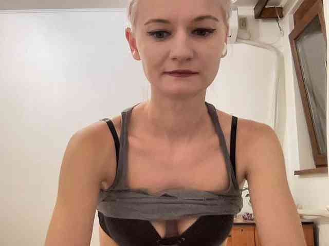OnikaLove webcam