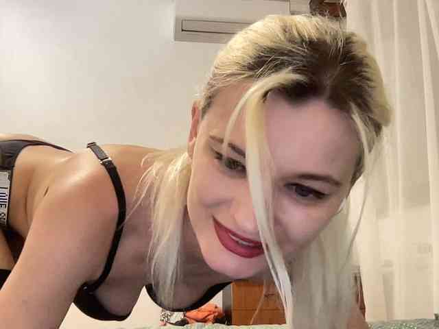 OnikaLove webcam