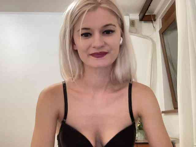 OnikaLove webcam