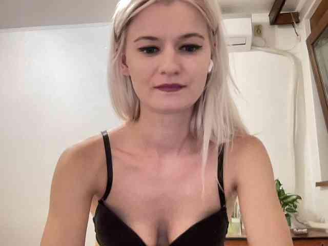 OnikaLove webcam