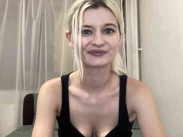 OnikaLove webcam