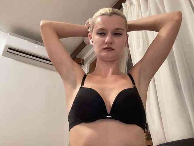 OnikaLove webcam