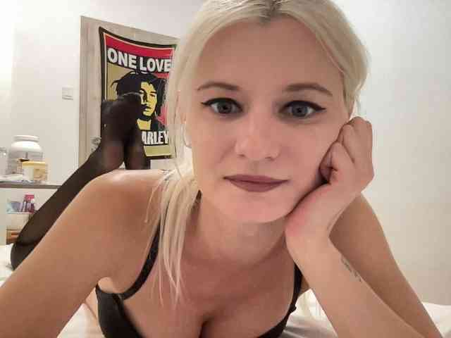 OnikaLove webcam