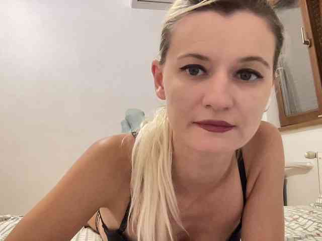 OnikaLove webcam