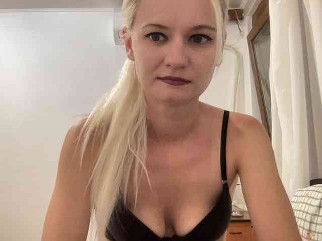OnikaLove webcam