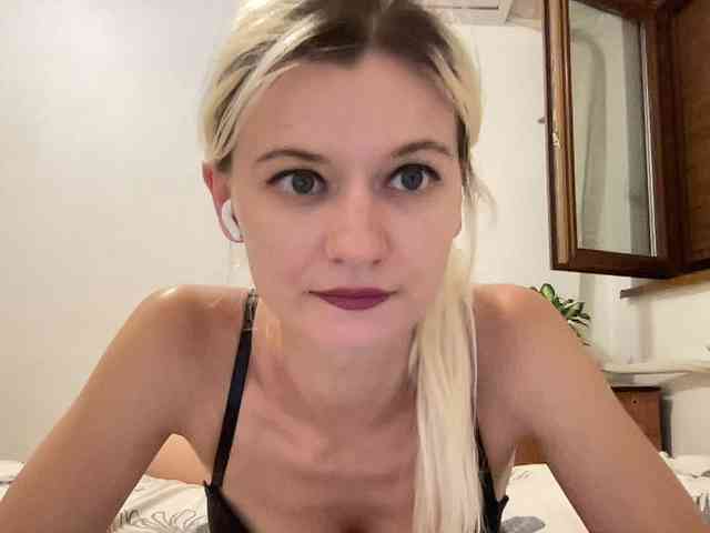 OnikaLove webcam