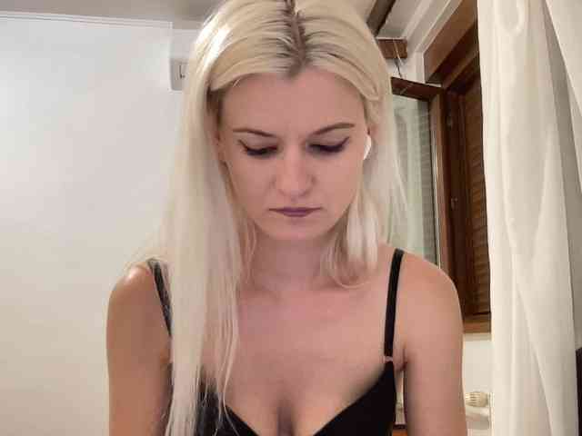 OnikaLove webcam
