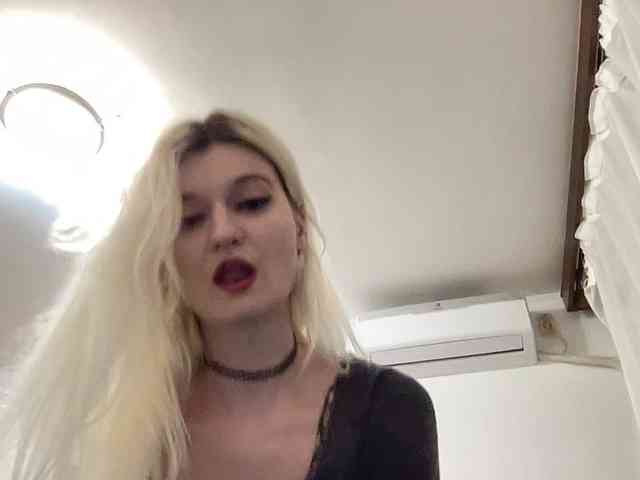 OnikaLove webcam
