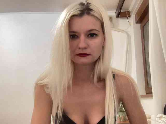 OnikaLove webcam