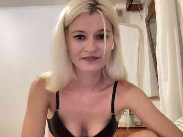 OnikaLove webcam