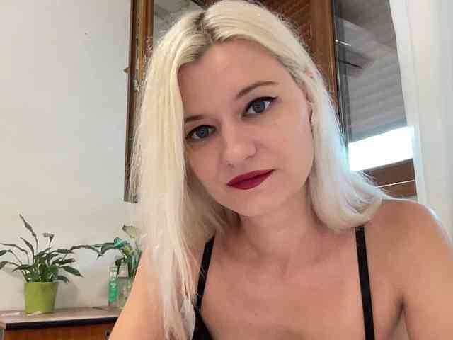OnikaLove webcam