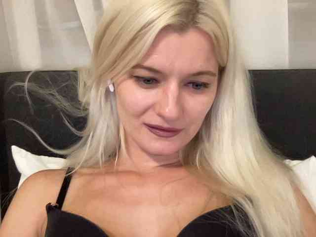 OnikaLove webcam