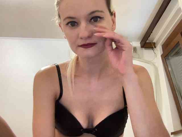 OnikaLove webcam