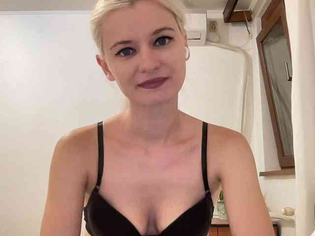 OnikaLove webcam