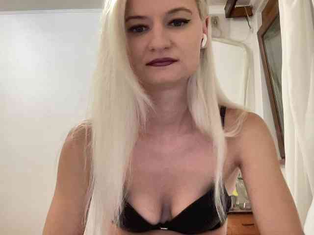 OnikaLove webcam