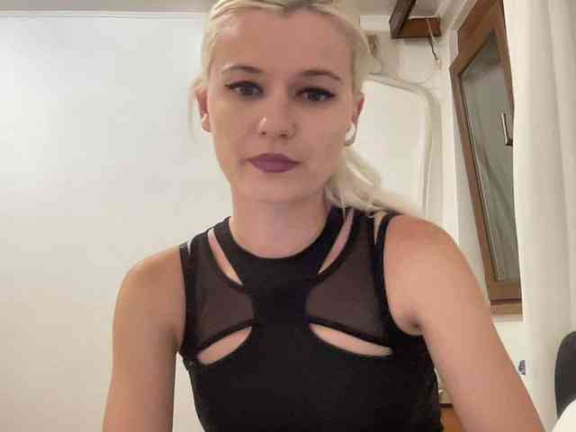 OnikaLove webcam