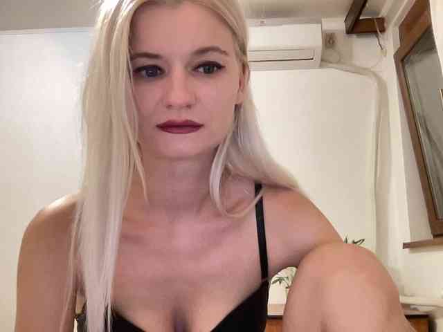 OnikaLove webcam