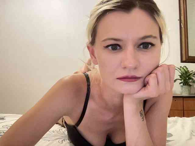 OnikaLove webcam